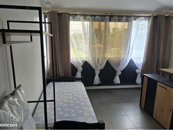 Studio à louer en face de l'Universite du Tampon