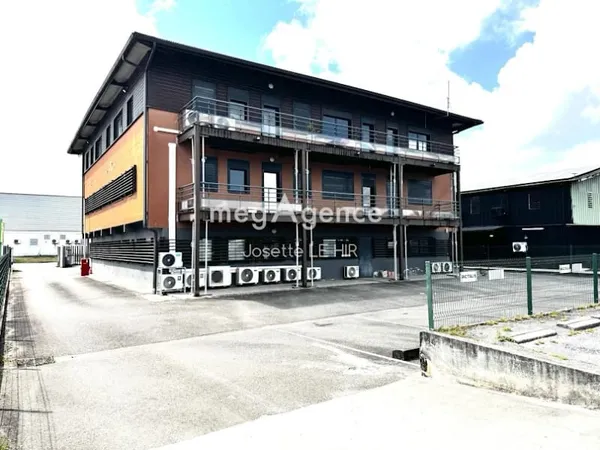 Local 24 pièces 870 m²