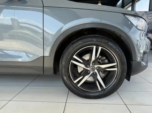Volvo Xc40 d4 adblue awd 190ch r-design geartronic 8 — photo 5