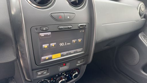 Dacia Duster 1.5 dCI 110 - Prestige – 2015 – 149178 km – Diesel – Boîte Manuelle — photo 12