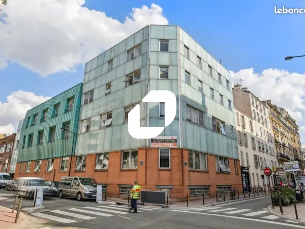 Bureau 902 m²