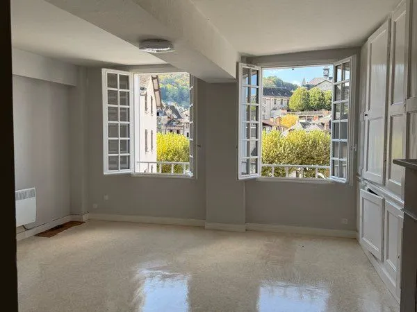 Appartement 3 pièces 75m2 3eme étage très lumineux, calme, centre ville