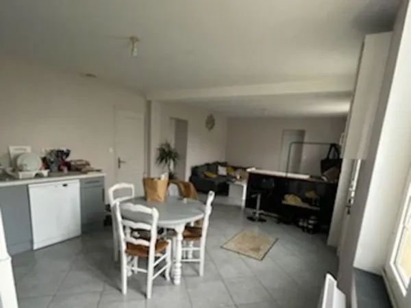 Maison 2 chambres avec terrain à Vibraye tbe