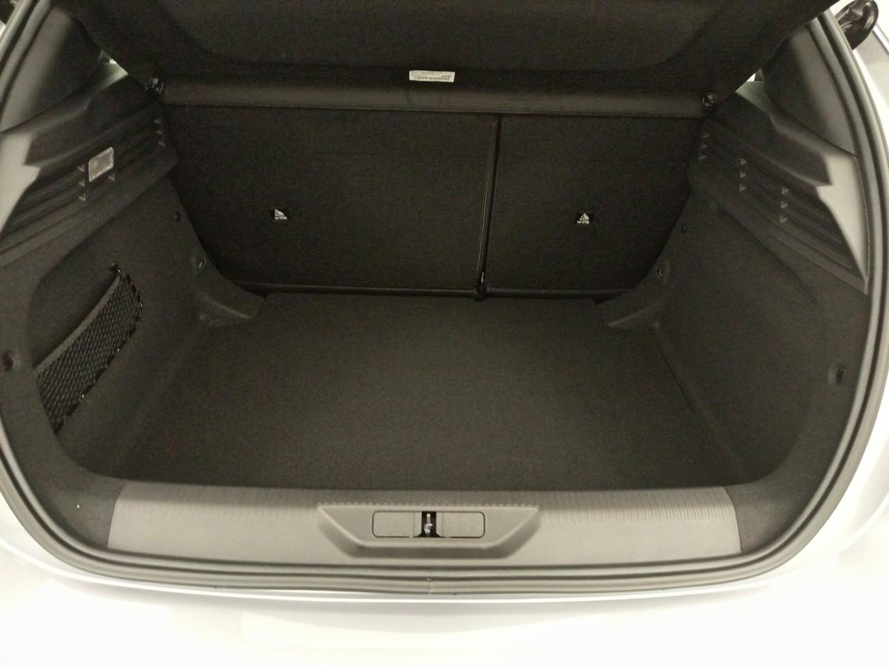 Peugeot 308 hybrid 145 e-dcs6 style — photo 14