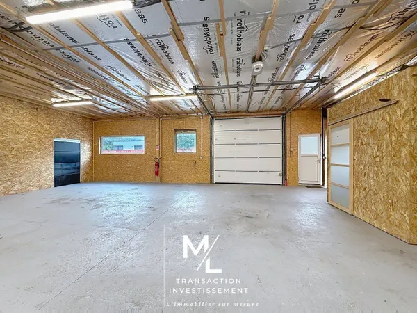 Entrepôt 250 m²