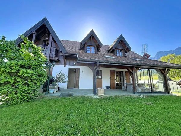 Maison 8 pièces 216 m²