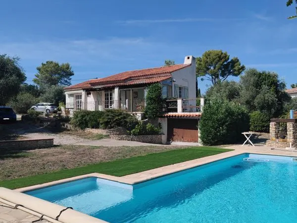 Maison à Bagnols en Forêt