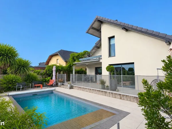 Maison individuelle de 214 m2 avec piscine