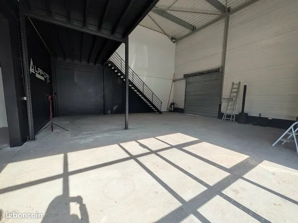 LOCAL D'ACTIVITE 97 m² SAINT AUBIN SUR GAILLON