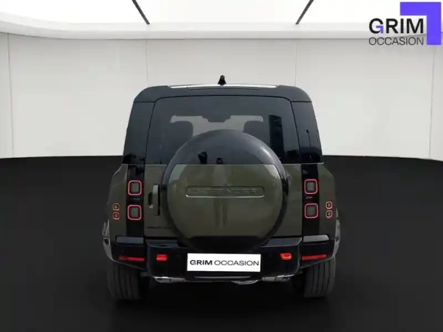 Land Rover Defender 110 phev — photo 14