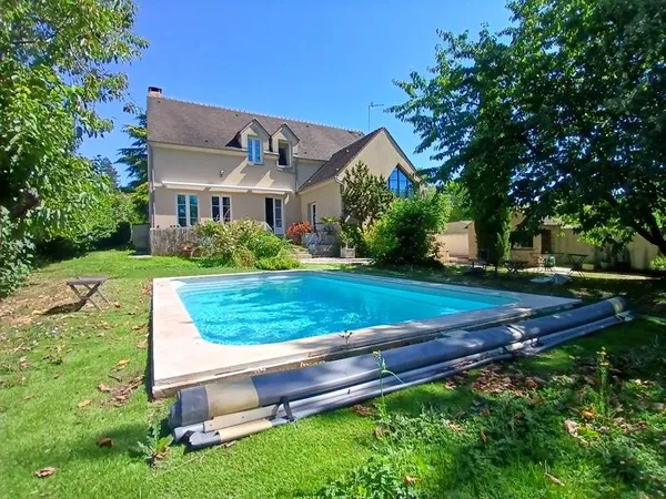 Maison 8 pièces 240 m²