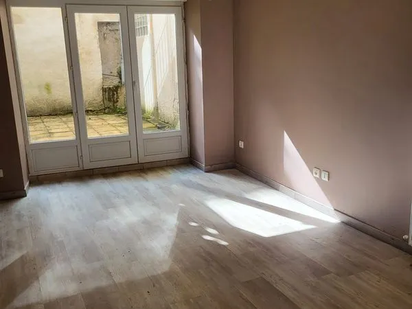 Appartement 2 pièces avec terrasse - Rez-de-chaussée - secteur Hôpital