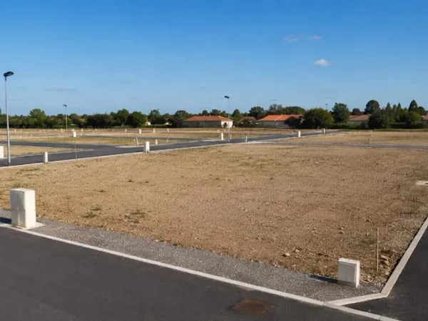 Terrain 619 m²