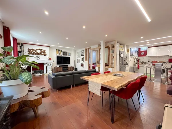 NANSOUTY/SAINT GENES : ECHOPPE DOUBLE 144m² - 5 CHAMBRES - 3 SDB - 3 WC - SOUS SOL 30m² - GARAGE IND
