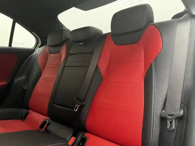 Mercedes Classe A 200 berline amg line — photo 16