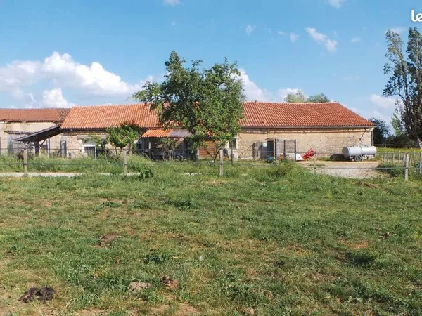 Ferme équestre avec camping équipée de gites insolites