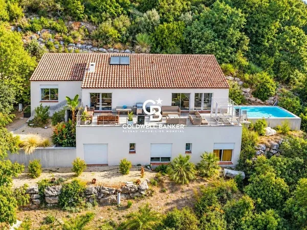 Maison 6 pièces 158 m²
