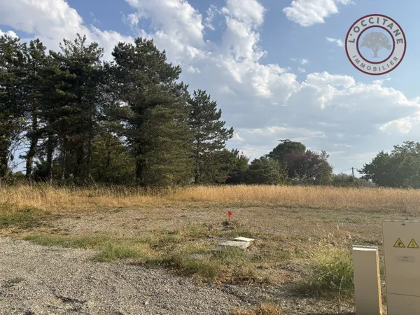 Terrain constructible 841 m²