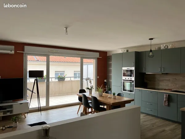 Charmant T3 - 70m² - plein centre - grande terrasse, climatisation avec box et cave