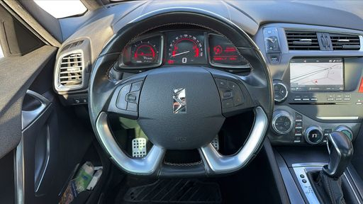 DS DS5 2.0 BlueHDi 180 EAT6 - Performance Line – 2018 – 181500 km – Diesel – Boîte Automatique — photo 31