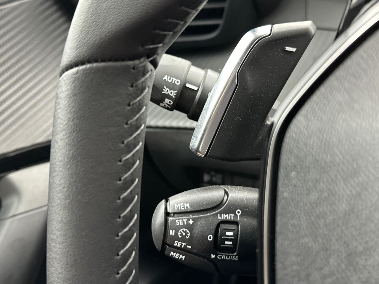 Peugeot 2008 hybrid 145 e-dcs6 style — photo 17