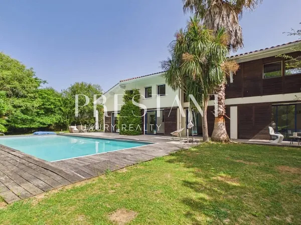 Maison d'Architecte au Calme, Piscine et jardin arboré.