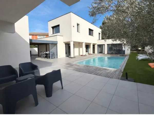 Maison 8 pièces 220 m²