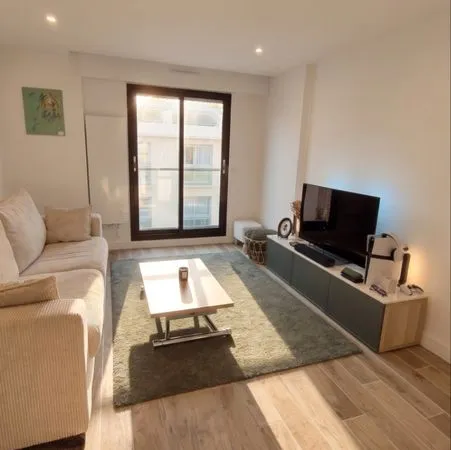 Paris 15e (Rue des bergers/ Saint Charles) - Studio 24 m² haut standing, 4e ascenseur