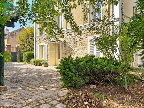 Maison 9 pièces 242 m²