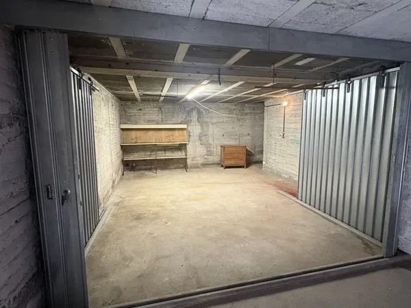 Rare - Grand Garage 25,5 m² Sécurisé avec Electricité - Antibes Quartier Croix Rouge