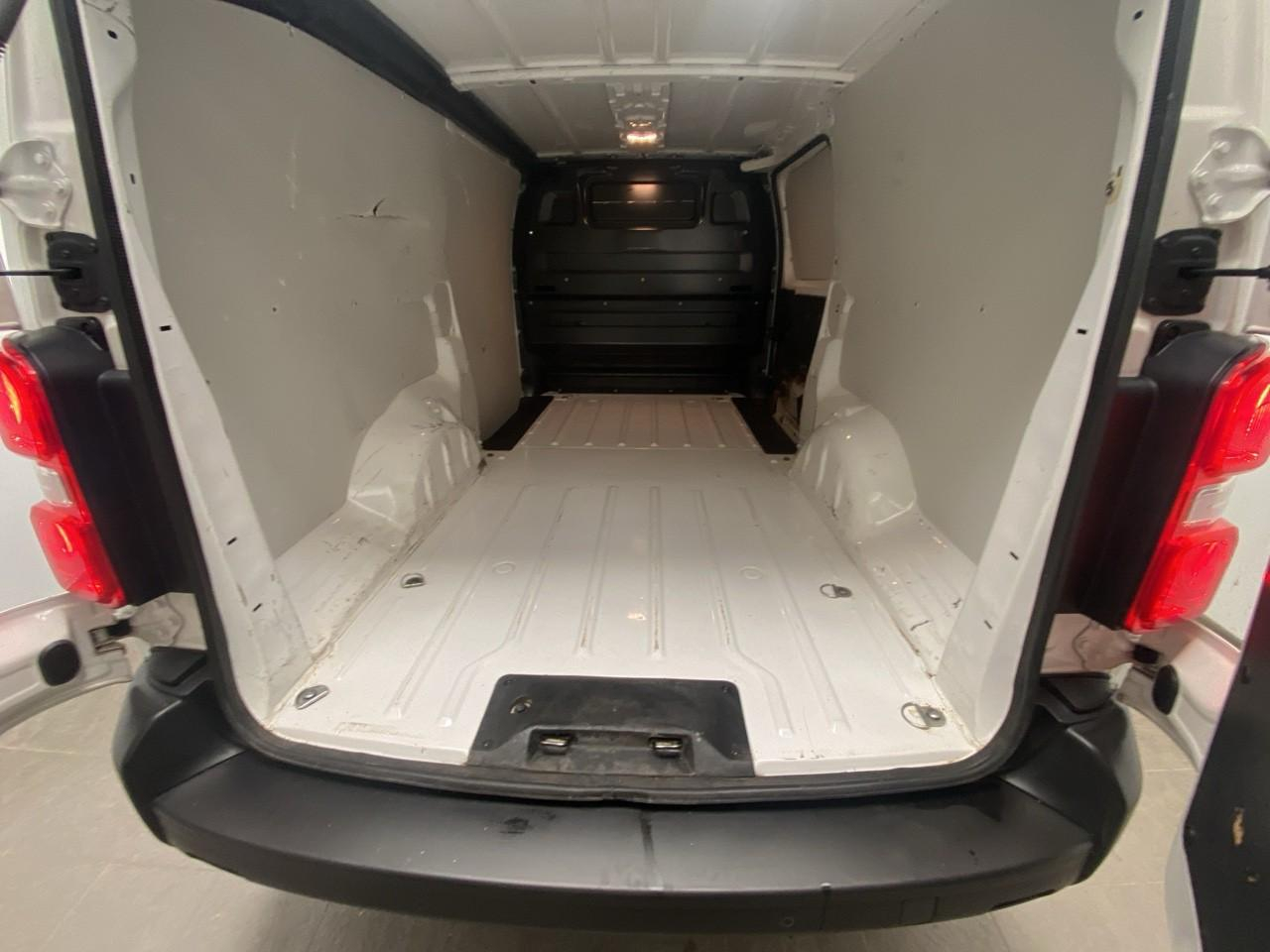Citroën Jumpy fgn xl bluehdi 145 s&s bvm6 driver — photo 6