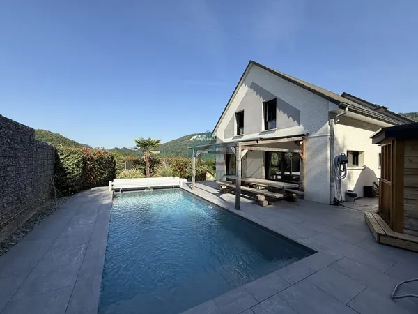 SAINT-HIPPOLYTE - MAGNIFIQUE MAISON AVEC VUE