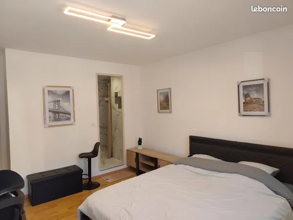 🌟 Grande chambre de 16 m² avec balcon privatif, salle d'eau & WC privatifs -76 m² rénové - Parking -