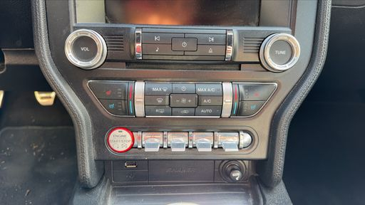 Ford Mustang Cabriolet 2.3 Ecoboost 317 - . – 2015 – 63092 km – Essence – Boîte Manuelle — photo 39