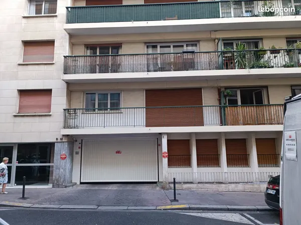 Place de parking sécurisée en sous-sol - Paris 18e (Rue d'Oslo)