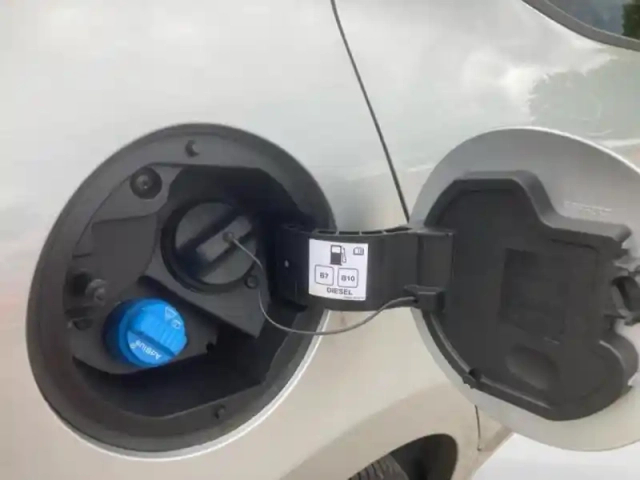 Renault Clio 1.5 blue dci 100ch evolution — photo 10