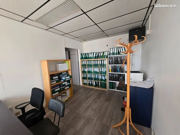 Bureau et espace de travail Location Aix-en-Provence 51m² 1150€