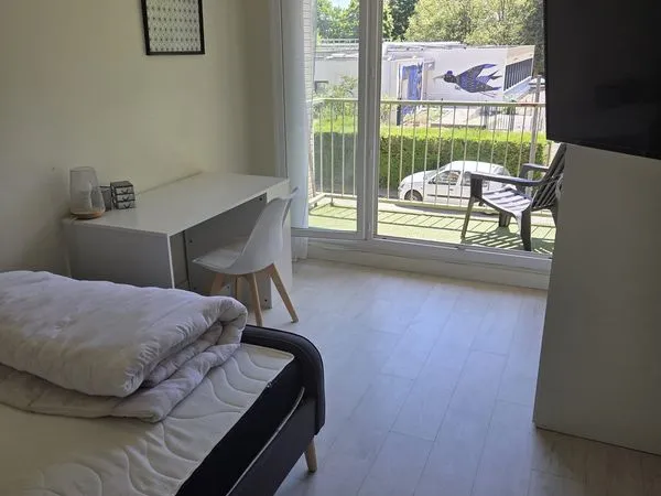 Chambre meublée