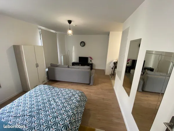 🏠 Studio meublé lumineux — À 1 min à pied de la gare de Pontoise