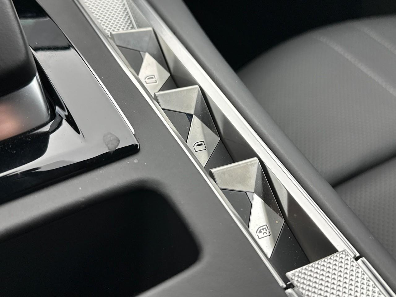 Ds Ds 7 crossback hybride rechargeable e-tense 225 eat8 opera — photo 31