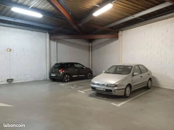 Places de parking couvertes à 5mn à pied de la gare de Marmande