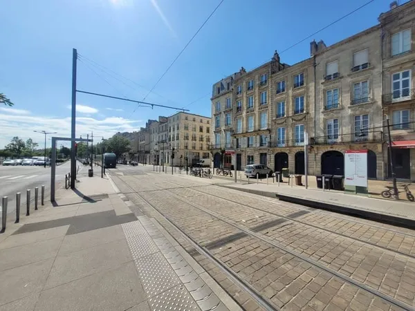 Local commercial 600 m²