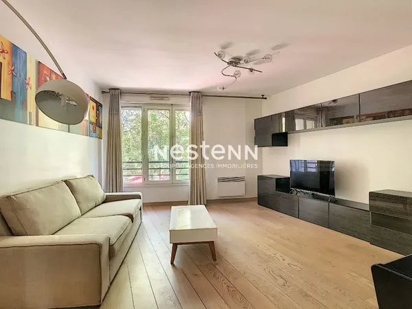 Issy les Moulineaux-T2: Appartement 4 pièce(s) 83 m2 récent balcon