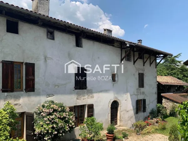 Maison 9 pièces 243 m²