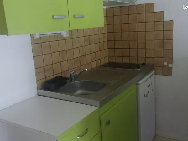 STUDIO semi meublé
