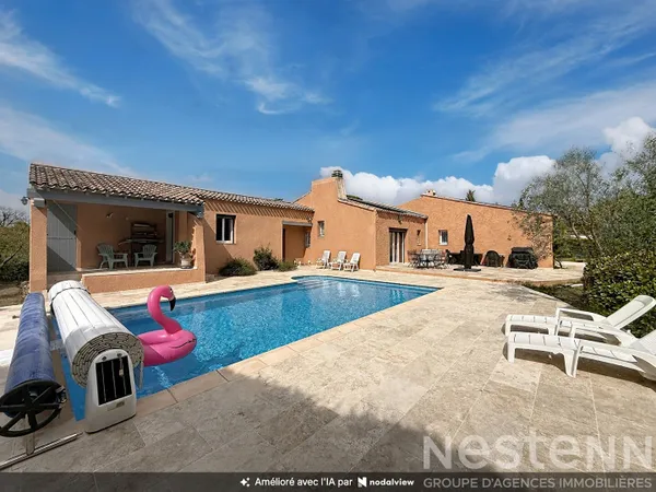 Maison à vendre - 139m² sur un terrain de 2670 m² avec piscine
