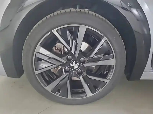 Peugeot 208 puretech 130 s&amp;s eat8 — photo 13