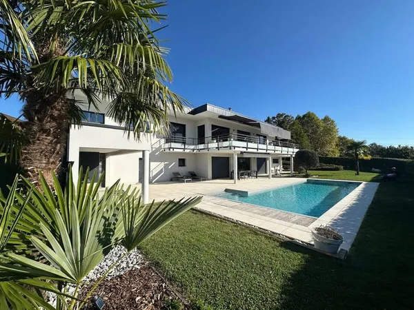 Maison 9 pièces 250 m²