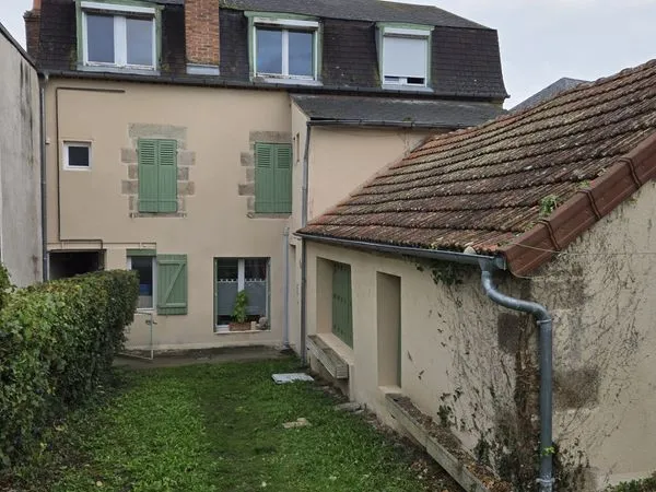 Particulier vend immeuble Bourbon l'Archambault + de 9% de rentabilité, pas travaux à prévoir
