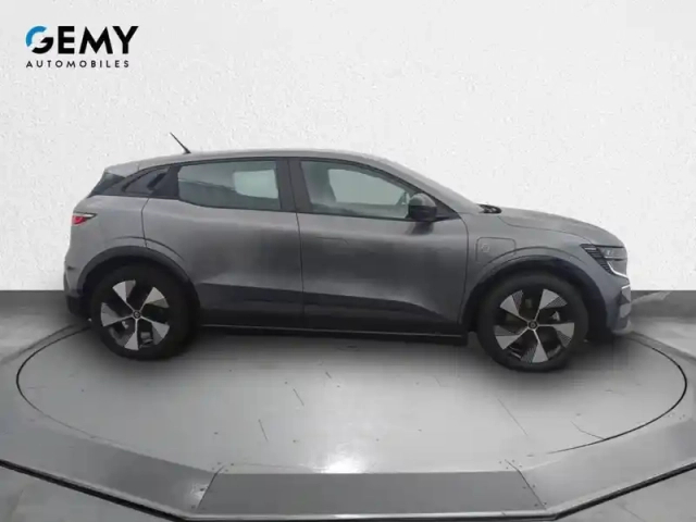 Renault Megane e-tech ev60 220 ch super charge — photo 4